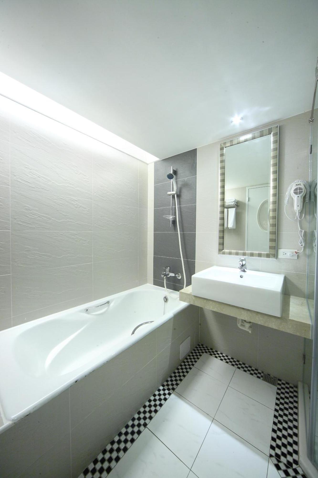 宜都大飯店 Idol Hotel Kaohsiung Esterno foto